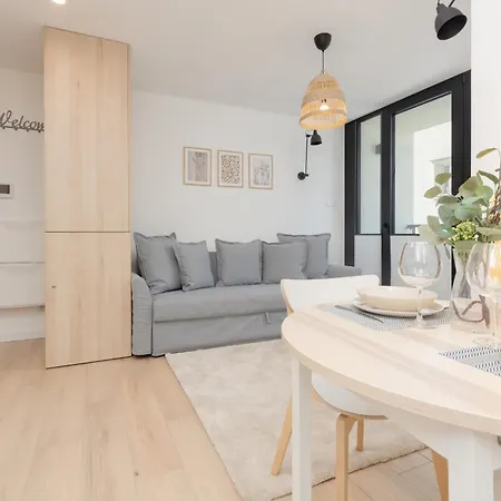 Διαμέρισμα Modern Glow With Swimming Pool By Renters