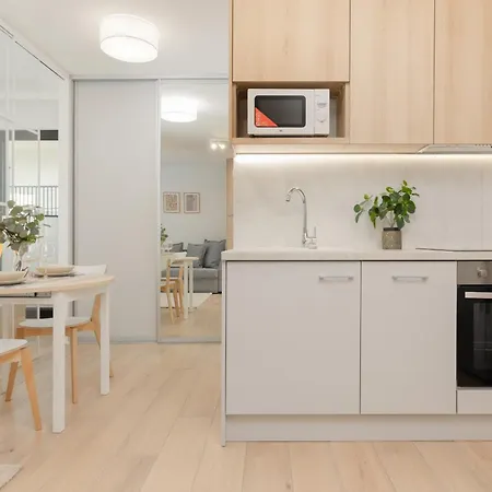 Modern Glow With Swimming Pool By Renters Apartamento