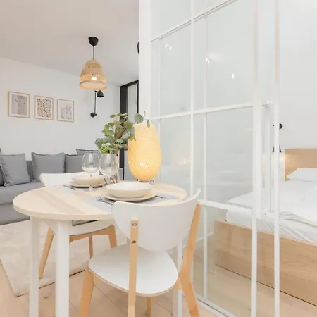 Modern Glow With Swimming Pool By Renters